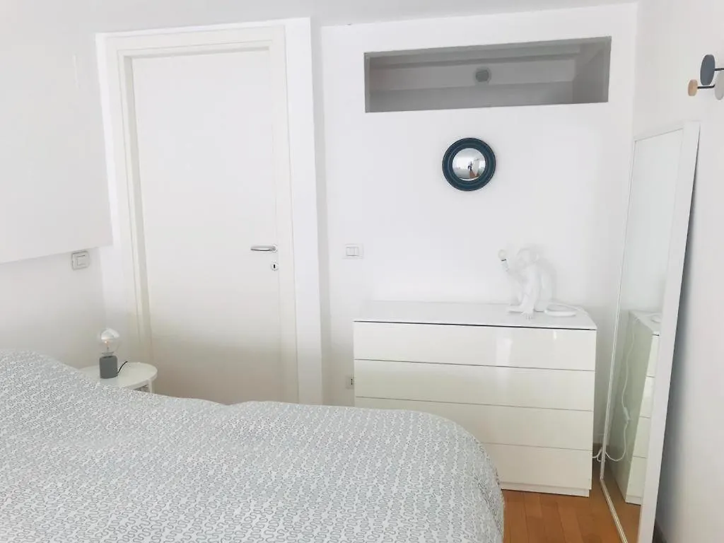 Pestalozzi Apartment Милан