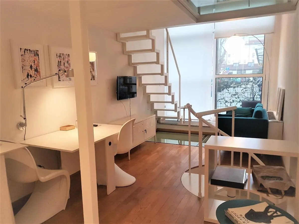 Pestalozzi Apartment Милан 0*,  Италия